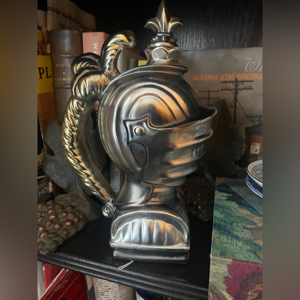 Old Knights/trojan Helmet Music Box Decanter Vintage Bar Whisky Whiskey Bottle